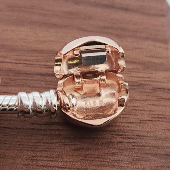 Pandora Moments Rose Gold Heart Clasp Snake Chain Charm Bracelet - Picture 5 of 5